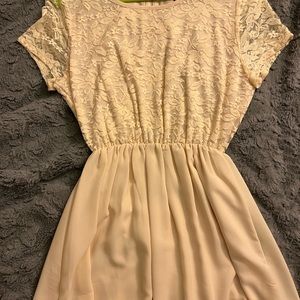 Forever 21 Tan M floral Lacey dress! Worn twice! Good as new! Great condition!